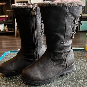 Khombu juniper boots size 8